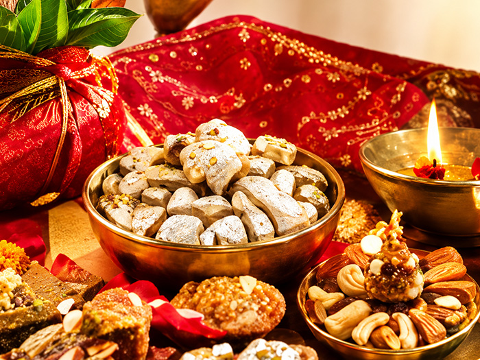 Mata chunri, pooja thali, kalash items